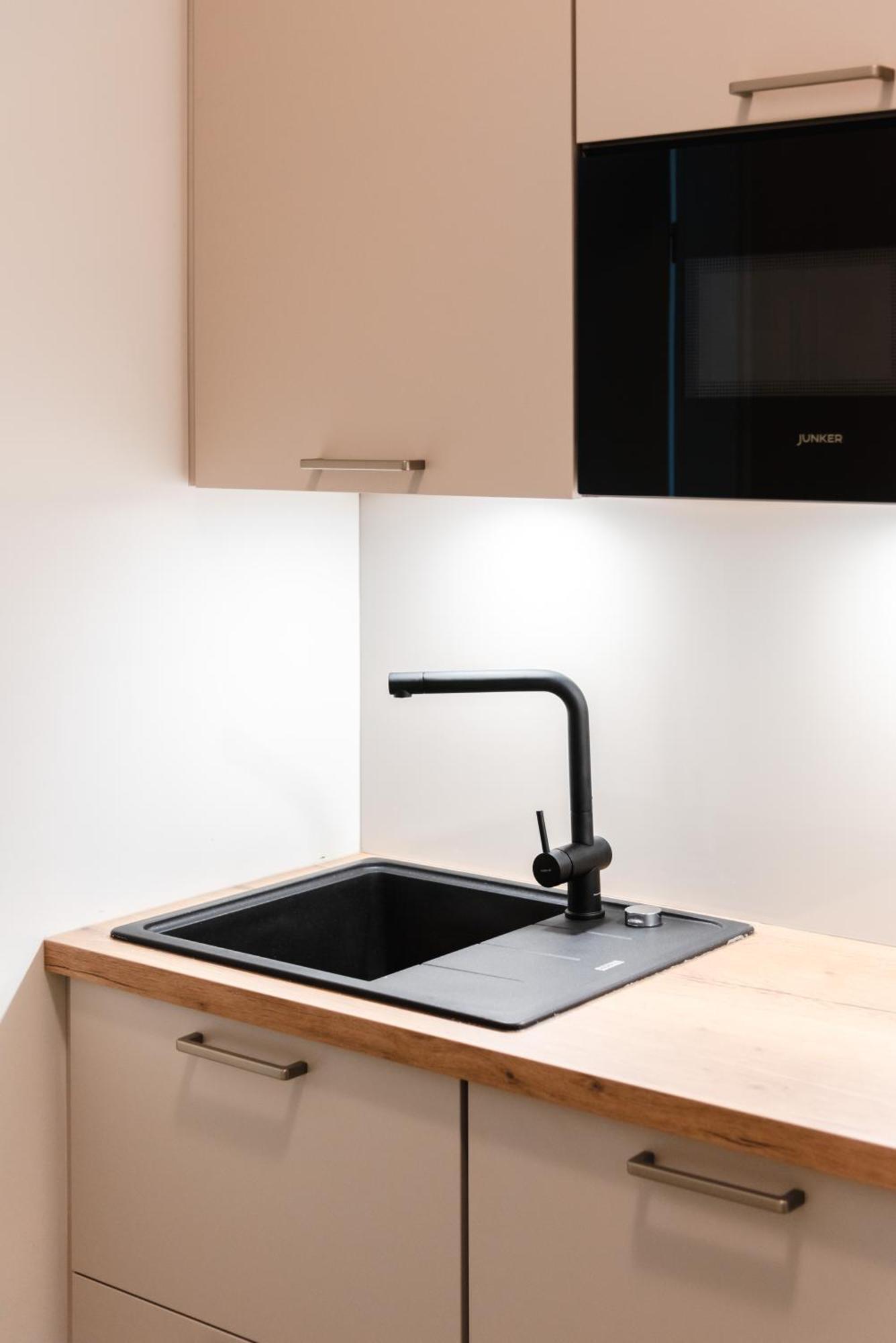 Exklusive Luxus-unterkunft In Mitte: 2 Apartments, 130m², Designer-moebel, Co2 Neutrale Reinigung Apartamento *